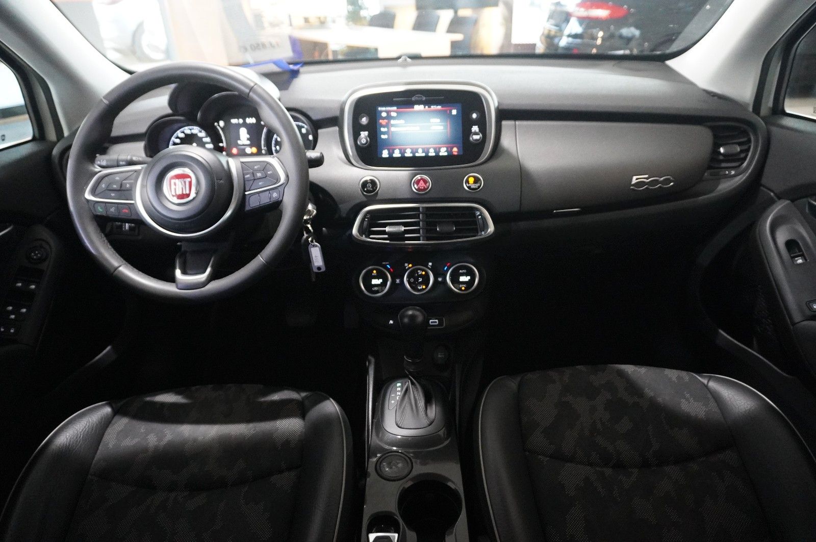 Fahrzeugabbildung Fiat 500X 1.3T CROSS DCT NAVI/LED/PDC/SPORT/TEMP/DAB+