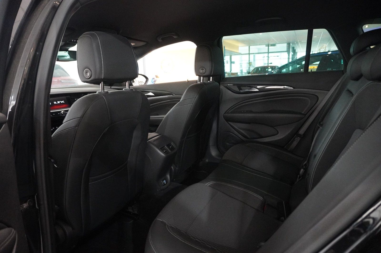 Fahrzeugabbildung Opel Insignia B ST 2.0T INNOV. 4X4 NAVI/OPC/KAMERA