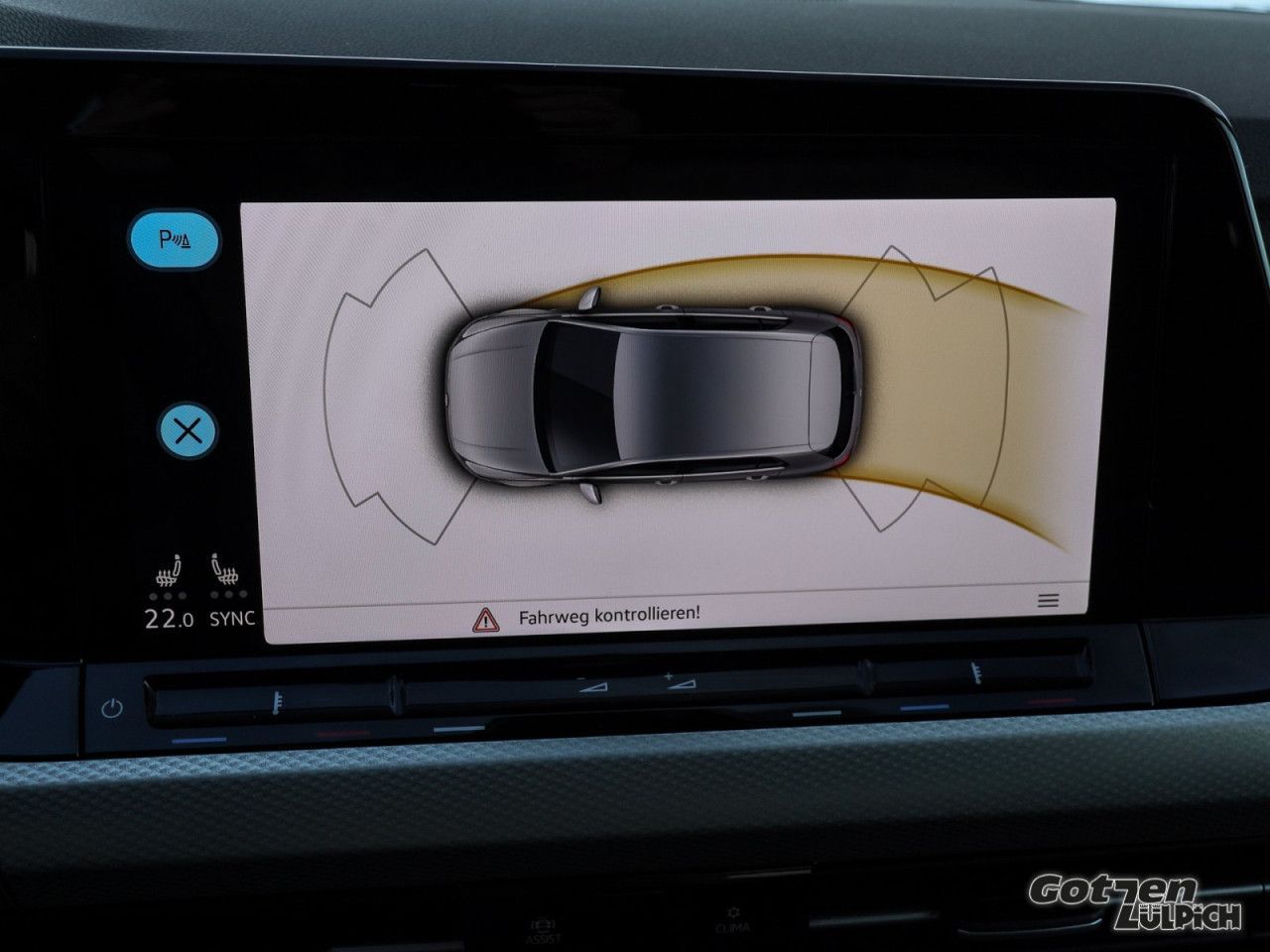 Fahrzeugabbildung Volkswagen Golf VIII Move1,5 TSI Navi ACC AHK Light Assist