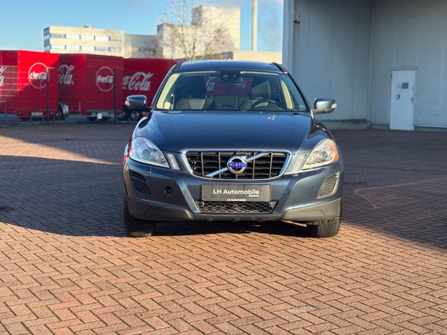 Volvo XC60 Momentum Drive Navi Bi-Xenon SHZ AHK 6-Gang