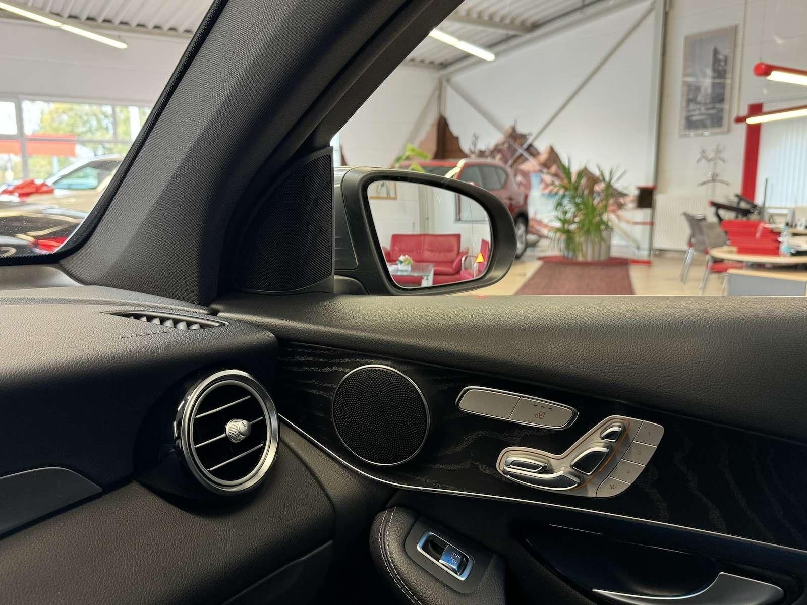 Fahrzeugabbildung Mercedes-Benz GLC 250 Coupe AMG/LED/Distronic/S-Dach/Memo/3...