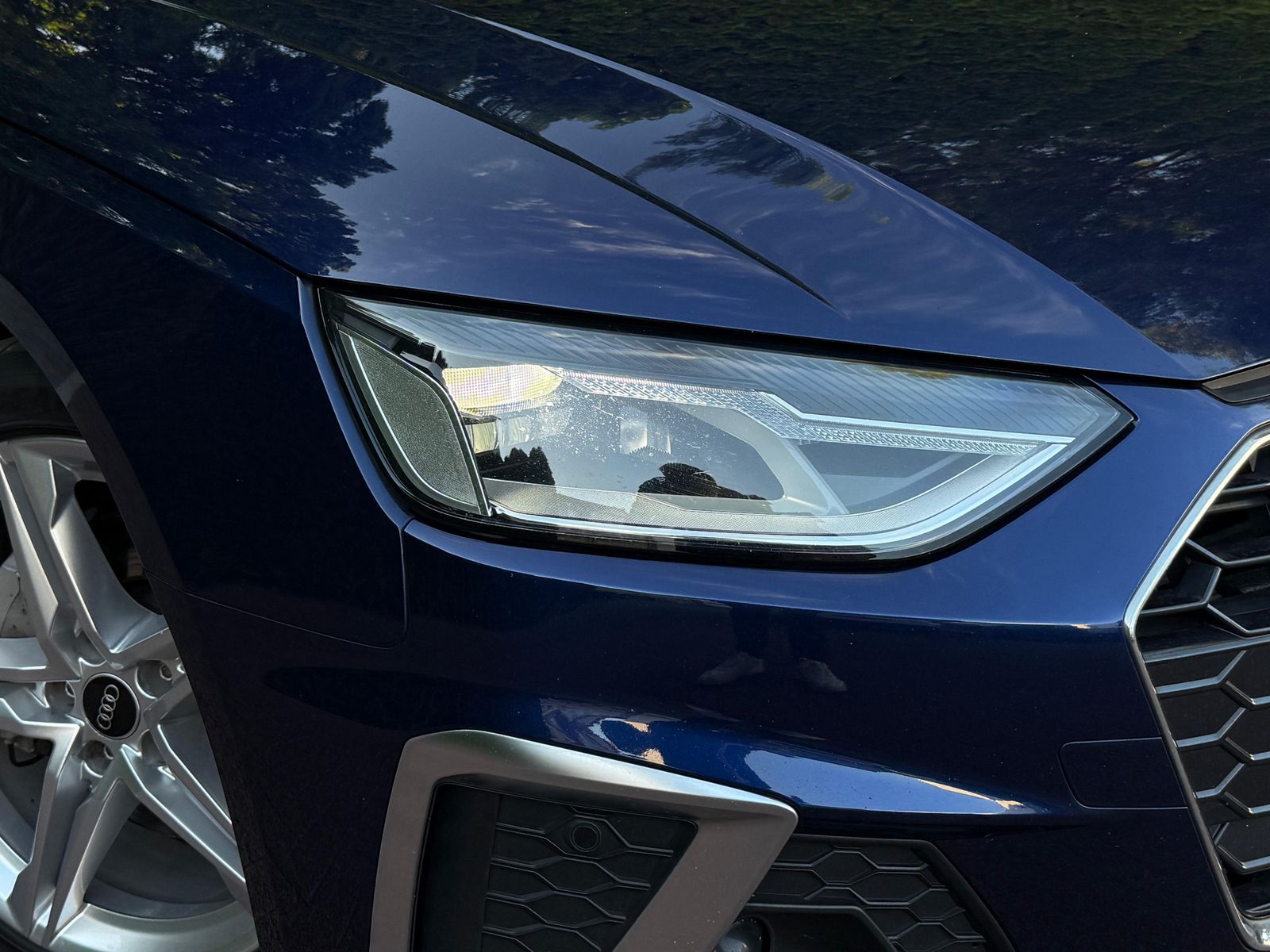 Fahrzeugabbildung Audi A4 Avant 40 TDI S-tr. S Line LED+NAV+KAM+SHZ+MFL