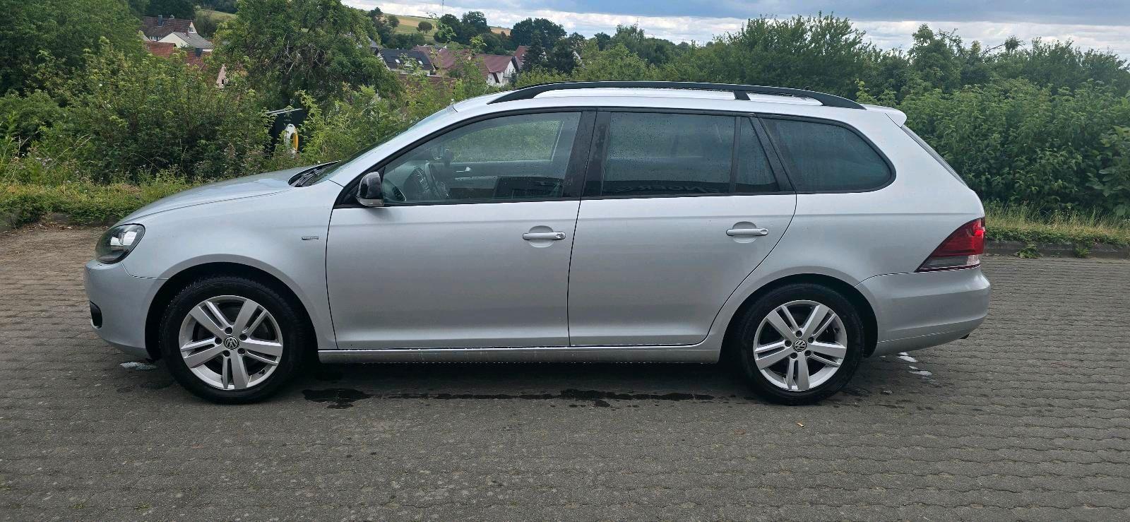 Volkswagen Golf 2012 — interior