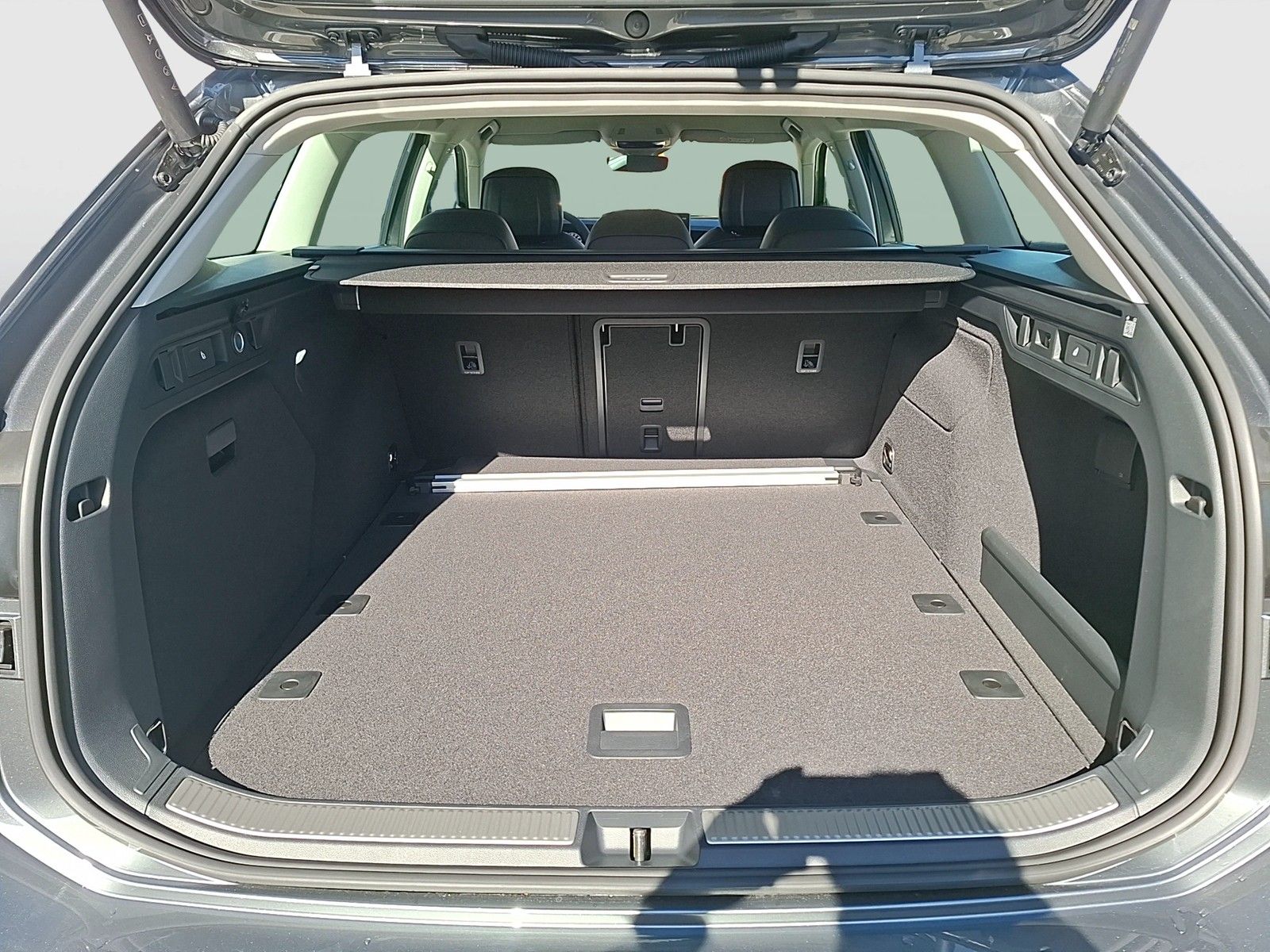 Fahrzeugabbildung Volkswagen Passat Variant TDI Elegance DSG Matrix AHK Navi