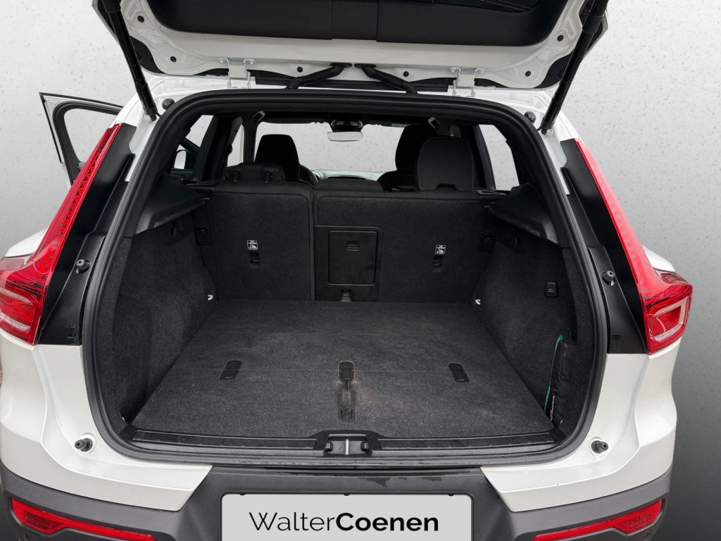 VOLVO XC40 B3 B DKG Plus Black Edition 360° Standheiz VOLVO XC40 B3 B DKG Plus Black Edition 360° Standheiz