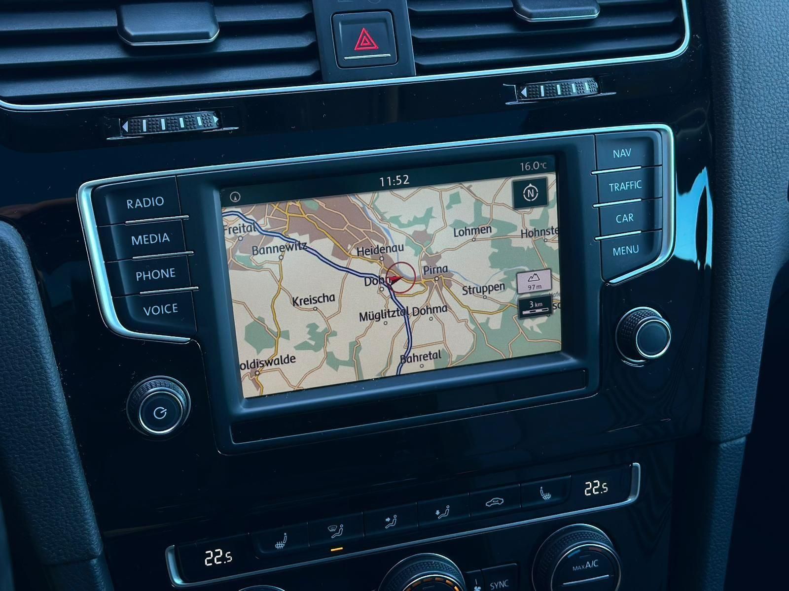 VW Golf 2.0TDI Allstar BMT* PANO#BiXENON#TEMPO#SHZ - Image 12