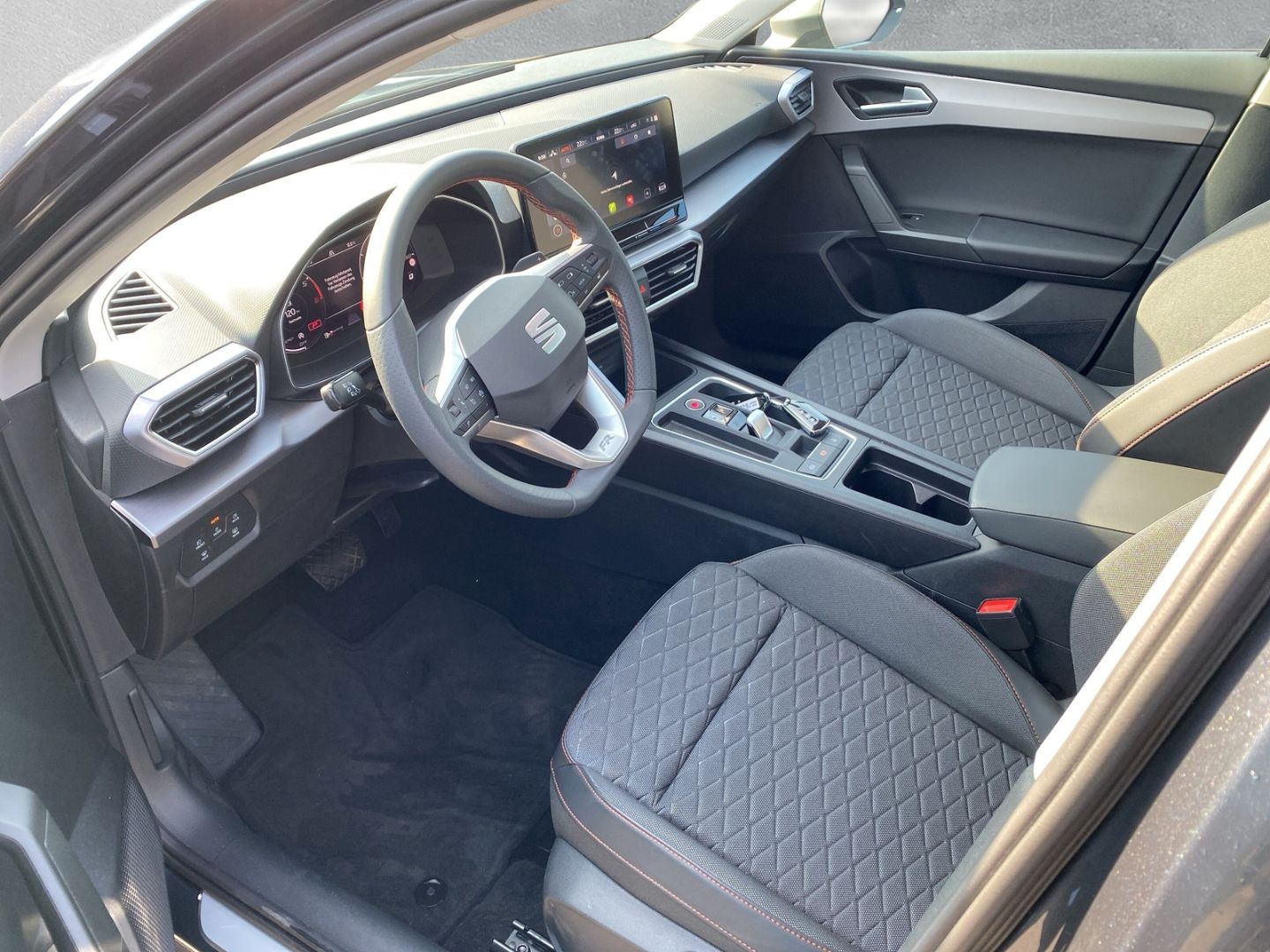 Fahrzeugabbildung SEAT Leon Sportstourer FR 2.0 TDI EU6d Navi Digitales