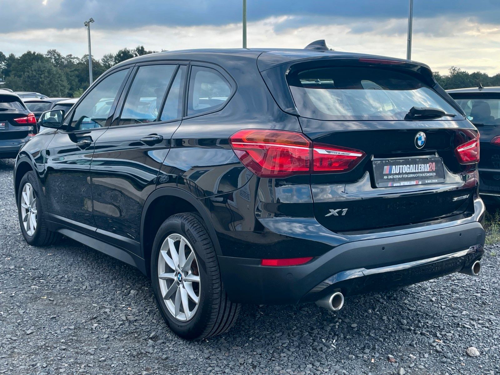 Fahrzeugabbildung BMW X1 sDrive18d Advantage Aut. Navi Parkassistent