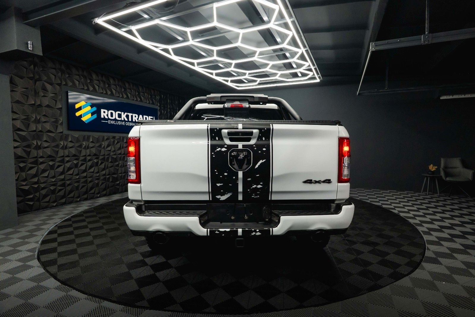 Fahrzeugabbildung Dodge RAM 5.7 V8 HEMI 4x4 OFFROAD Night-Paket *GEN 5*