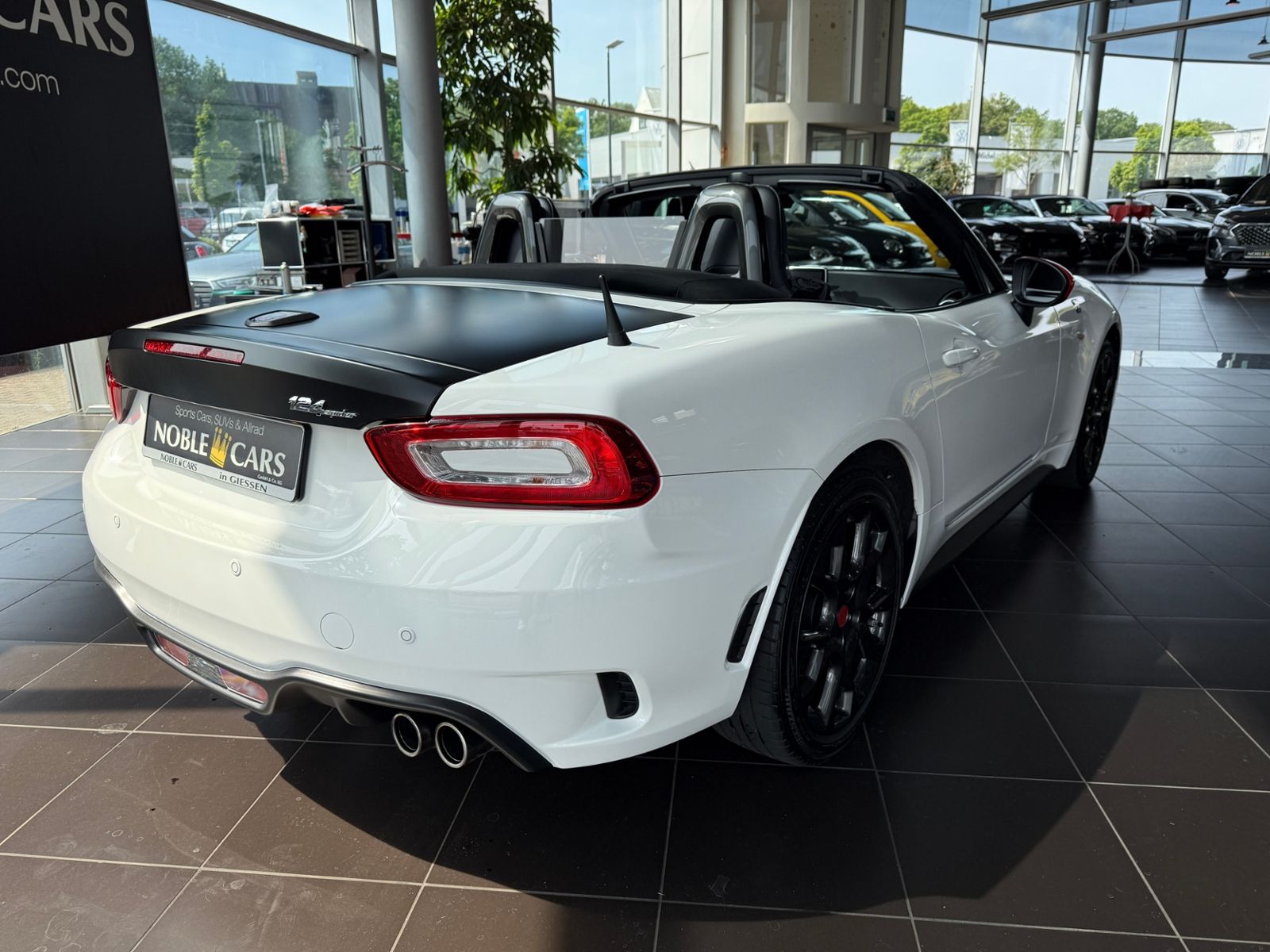 Fahrzeugabbildung Abarth 124 Spider LED LEDER ALU SHZ