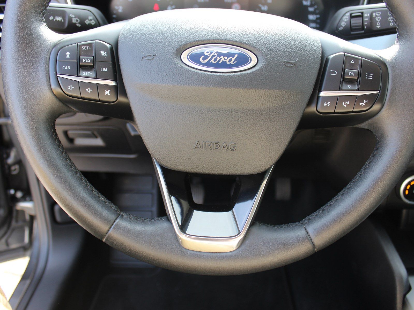 Fahrzeugabbildung Ford Focus Active 1,0 EcoBoost Start/Stopp