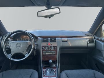 Mercedes E 280 - 7