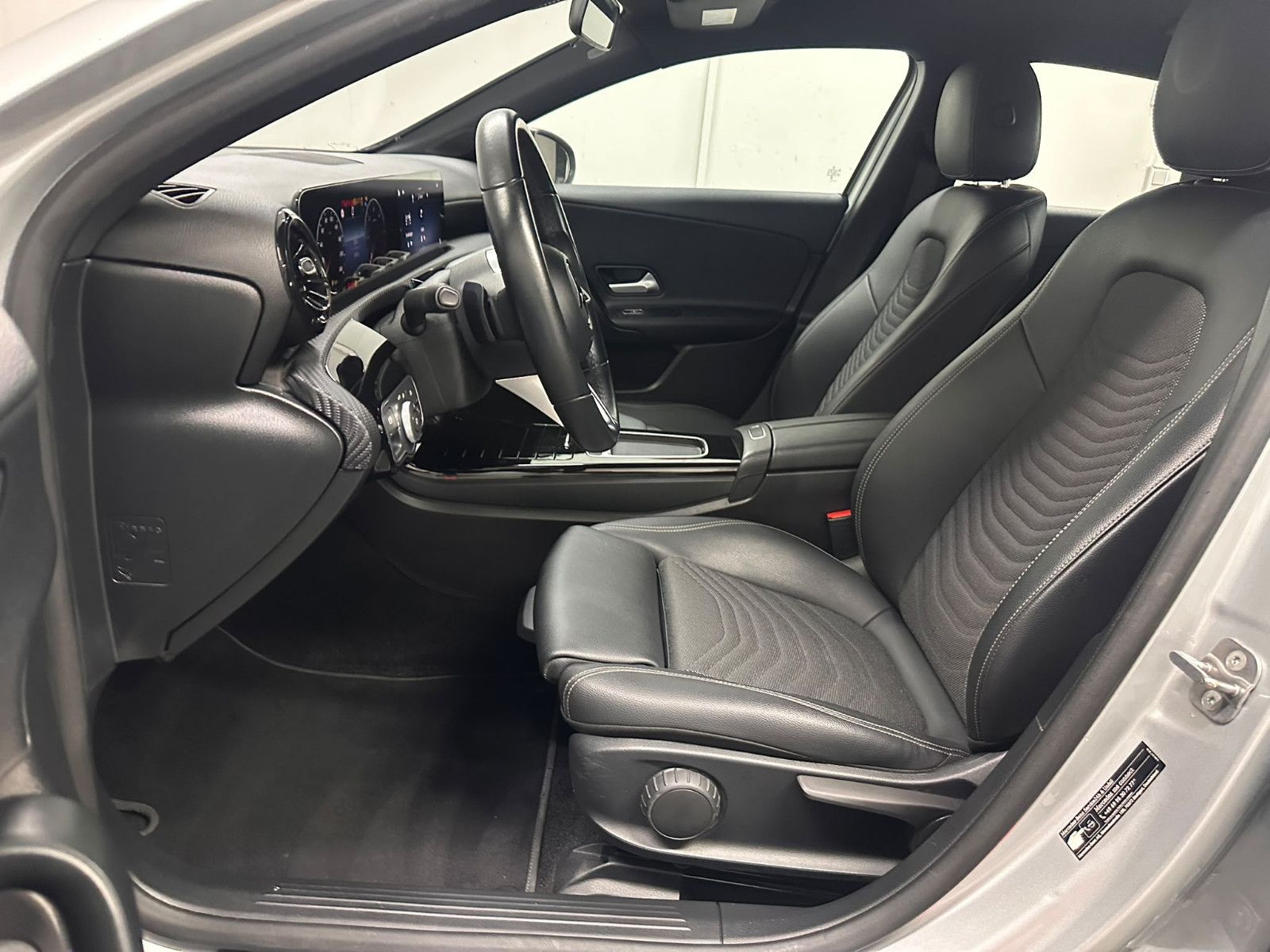 Fahrzeugabbildung Mercedes-Benz A 180 d DCT *LIMOUSINE *KLIMA*NAVI*CARPLAY*