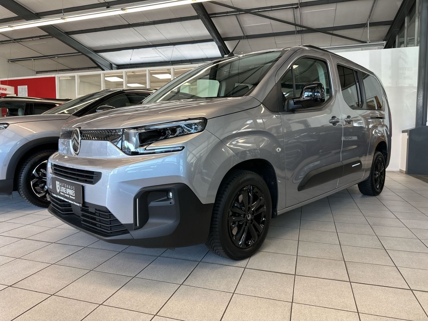 Fahrzeugabbildung Citroën Berlingo XL BlueHDi 130 EAT8 S&S Max Navi CarPla