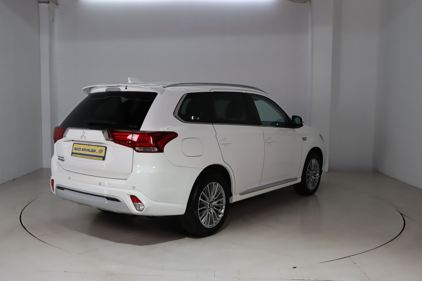Fahrzeugabbildung Mitsubishi Outlander PHEV 2.4 Plus 4WD