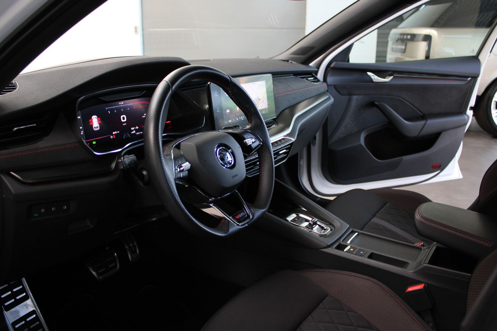 Skoda OCTAVIA COMBI *RS* DSG KESSY/VIRTUAL/MATRIX/18" imagem 2