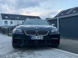 BMW 550i Touring A - - blaue BMW 550