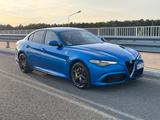Alfa Romeo Giulia 2.9 V6 AT8 Quadrifoglio Misano Blau - Alfa Romeo Giulia: V6