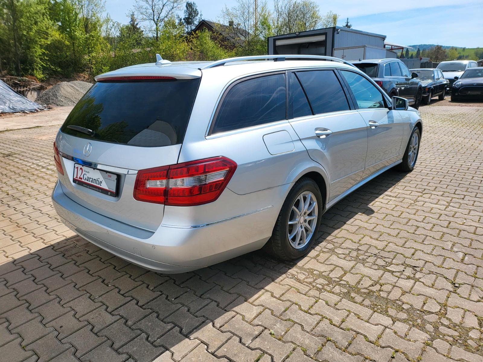 Mercedes-Benz E220 2011 — photo 9
