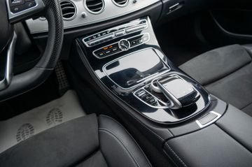 Fahrzeugabbildung Mercedes-Benz E220d T-Modell AMG-LINE BURM.|SOFTCL|360°|AMBIEN
