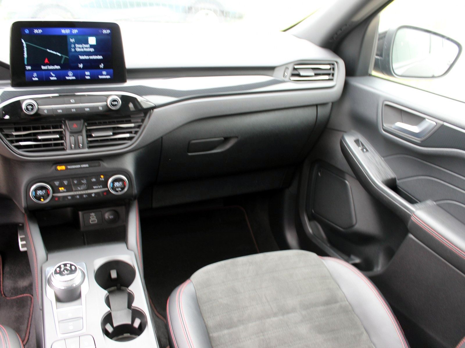 Fahrzeugabbildung Ford Kuga Plug-In Hybrid ST-Line X 2,5 Duratec