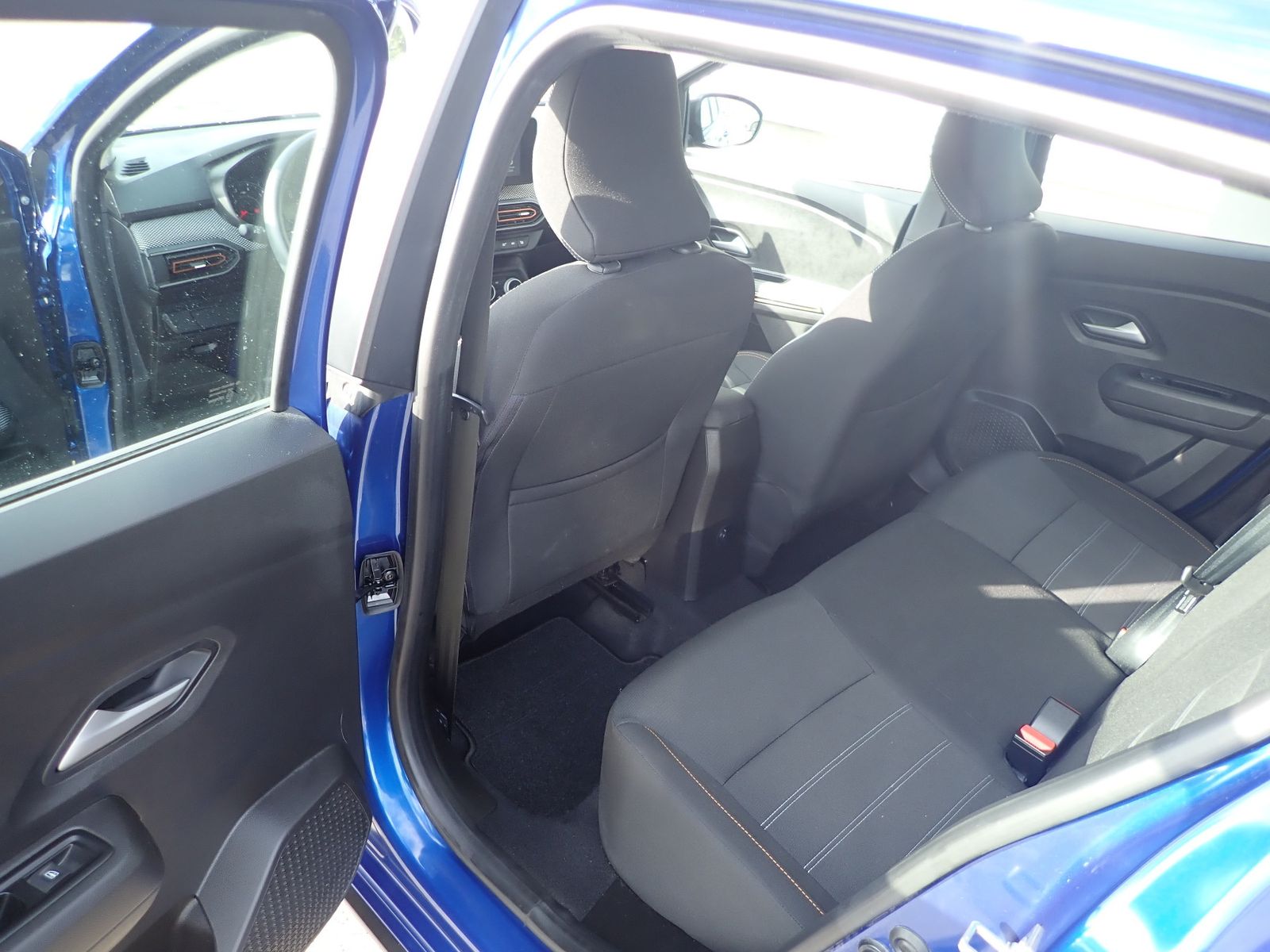 Fahrzeugabbildung Dacia Sandero III Stepway Expression+ TCe 110