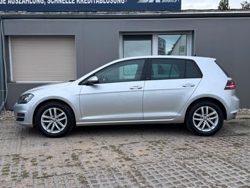 Volkswagen Golf - 2
