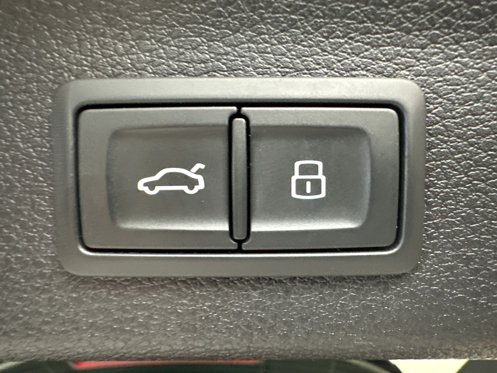 Fahrzeugabbildung Audi RSQ3 Quattro Black NAV+MATRIX+ACC+SONOS+VCOCK+PP