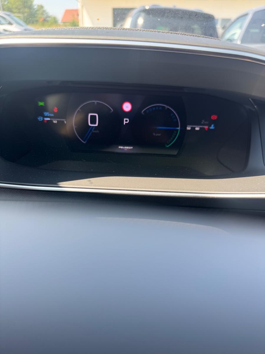 Peugeot 2008 Hybrid 145 GT, ACC, Navi