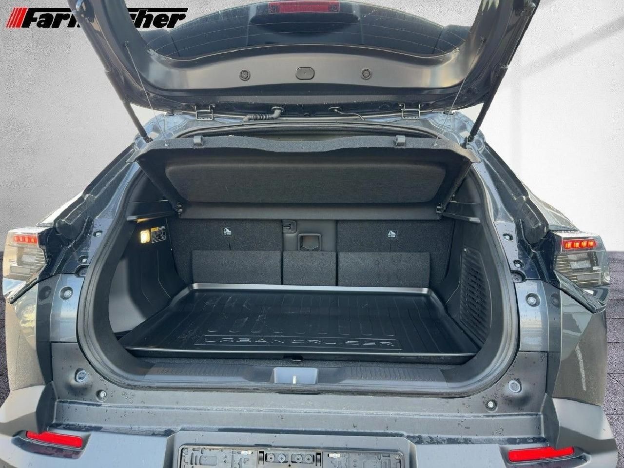 Fahrzeugabbildung Toyota Urban Cruiser FWD Lounge 61kWh Panorama*