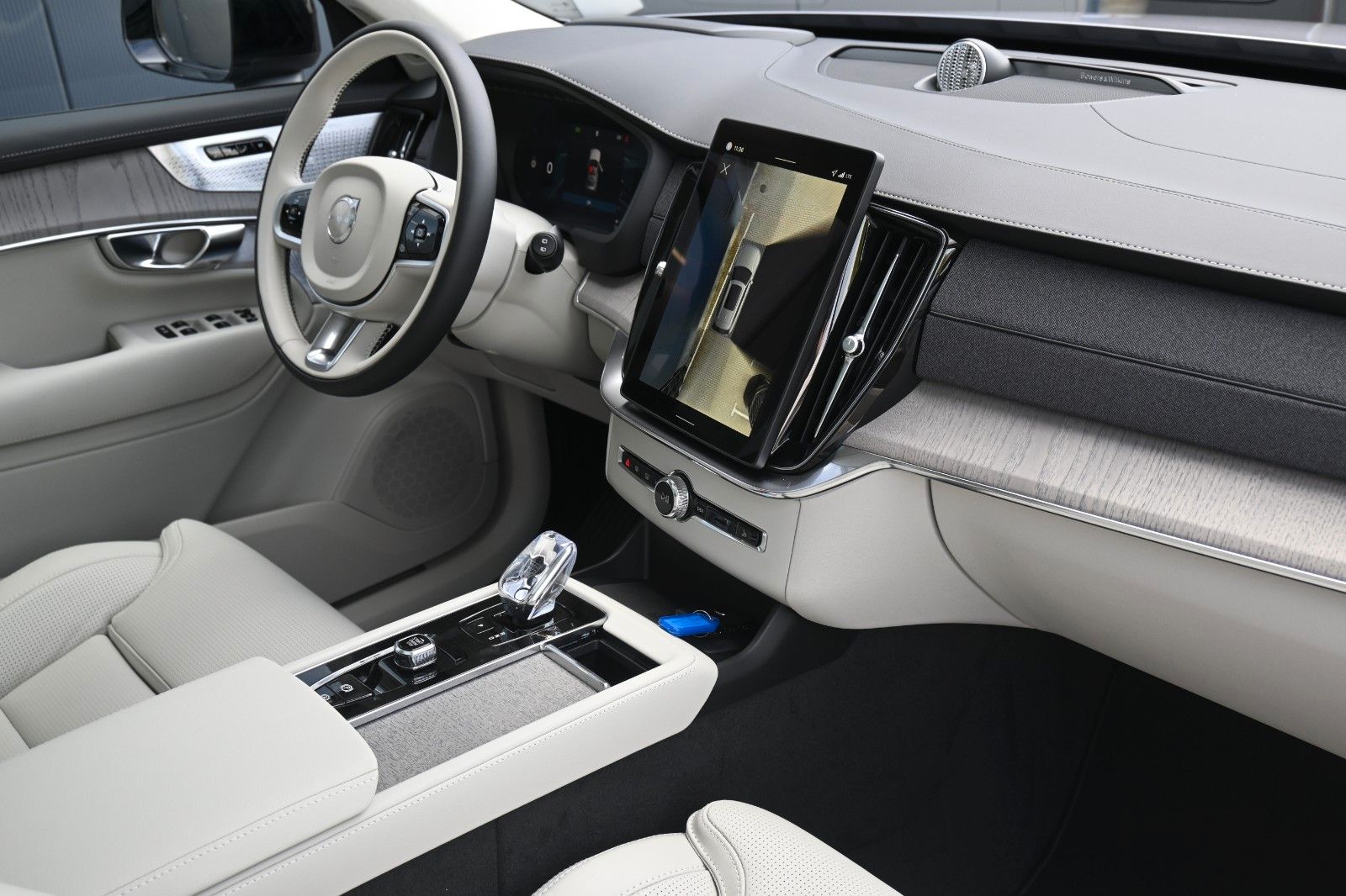 Fahrzeugabbildung Volvo XC90 T8 AWD Ultra Dark*STDHZG*360°*LUFT*ACC*AHK