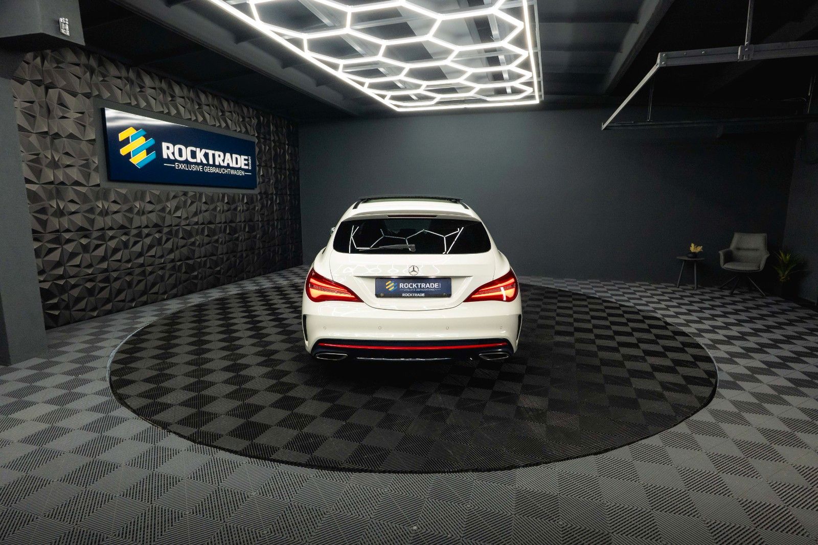 Fahrzeugabbildung Mercedes-Benz CLA 250 Shooting Brake 4Matic AMG Night Pano LED