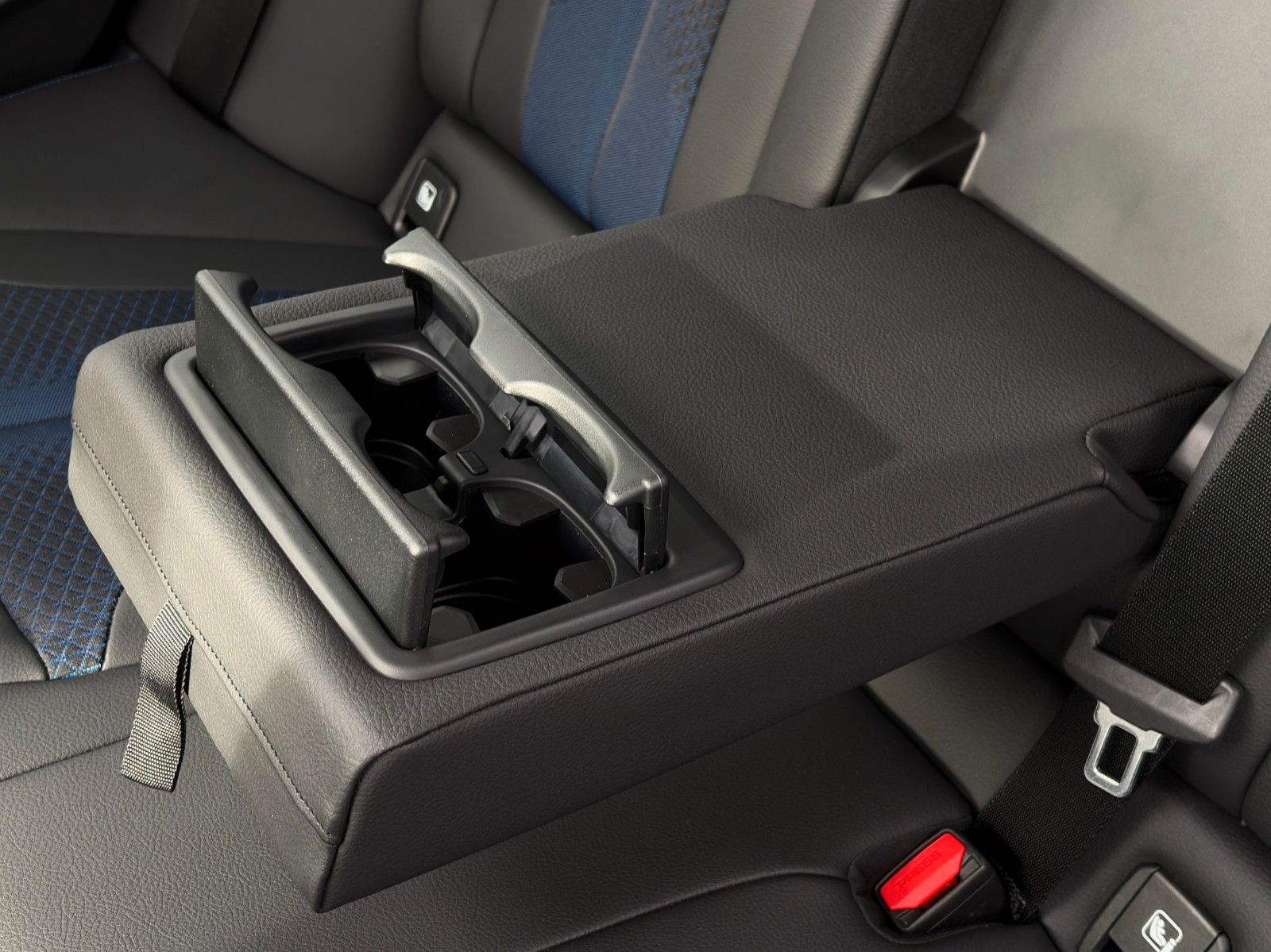 Fahrzeugabbildung BMW 118i M Sport Leder PANO TEMP CAM LED HiFi