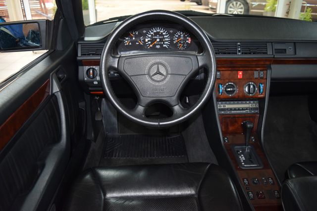 Fahrzeugabbildung Mercedes-Benz 300 CE Aut. Cabrio/Deutsch/2. Hand/Top+Original