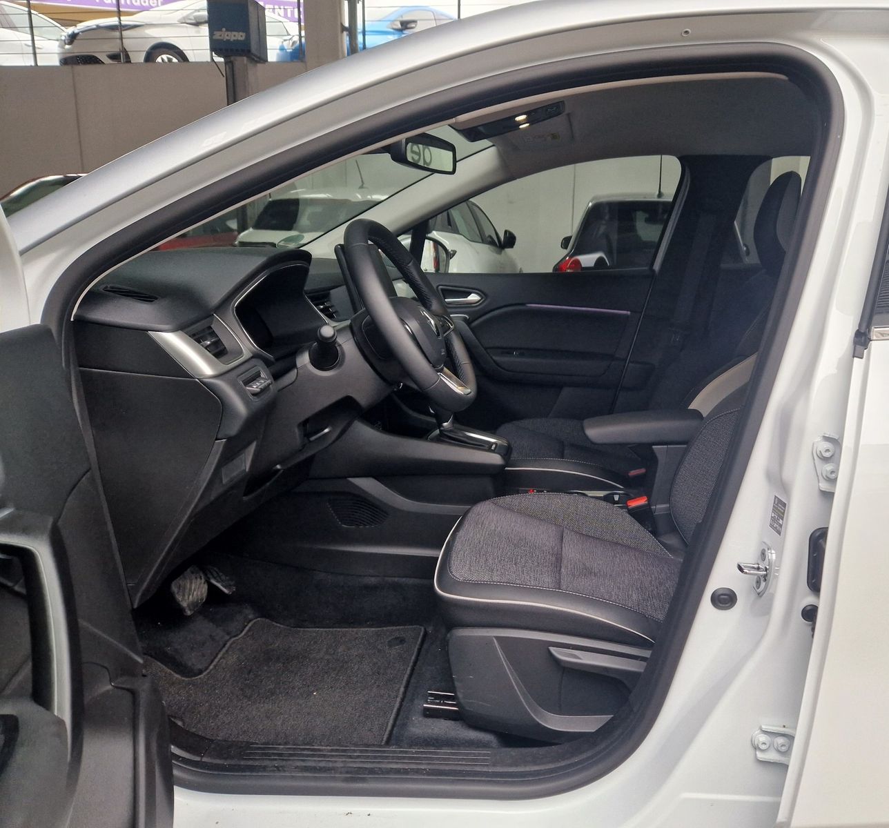 Fahrzeugabbildung Renault Captur Techno Full Hybrid 145