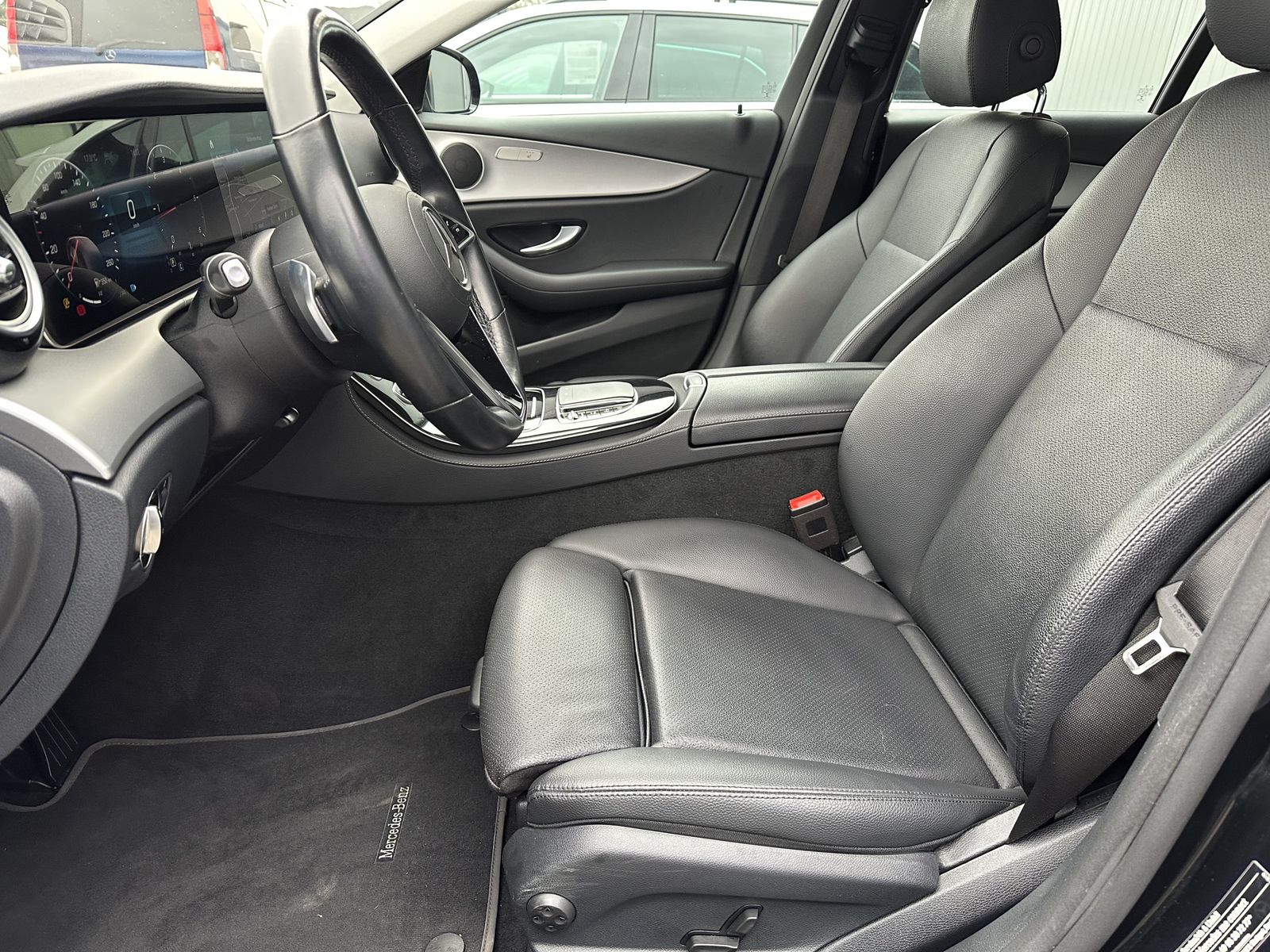 Fahrzeugabbildung Mercedes-Benz E 220d T Avantgarde NAV+LED+HUD+WIDE+KAMERA+18ZO