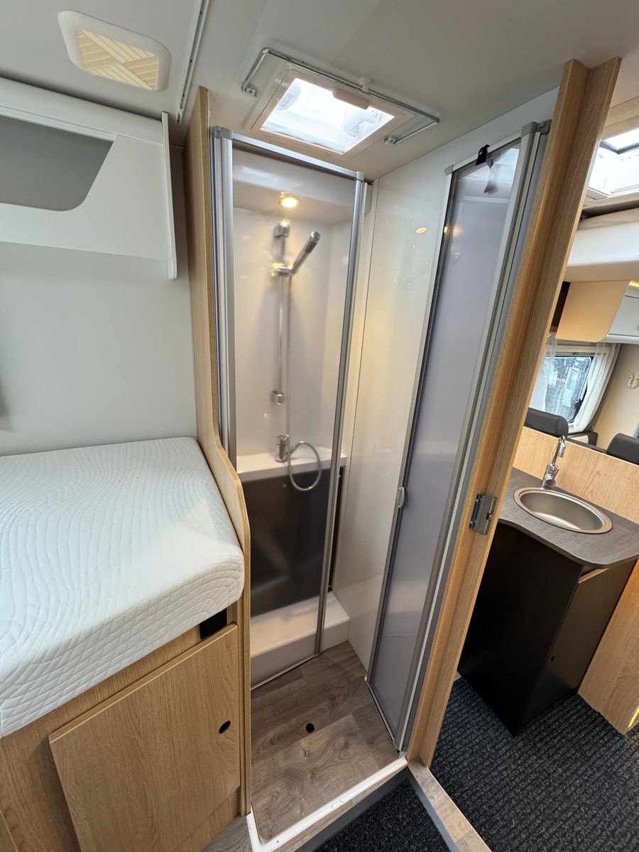 Fahrzeugabbildung Sunlight ADVENTURE EDITION T 68 1HAND KEIN MIETER HUBBETT