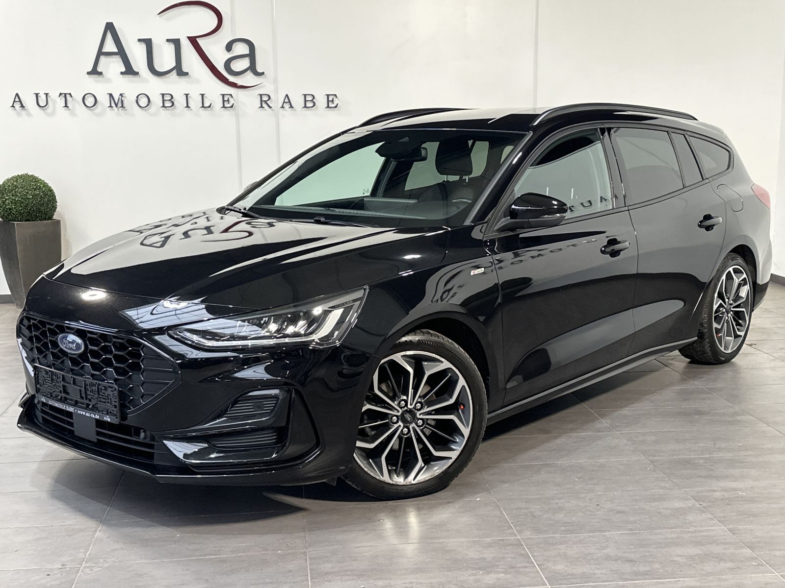 Fahrzeugabbildung Ford Focus Turnier 1.5 EB ST-Line X NAV+LED+VC+AHK+AC