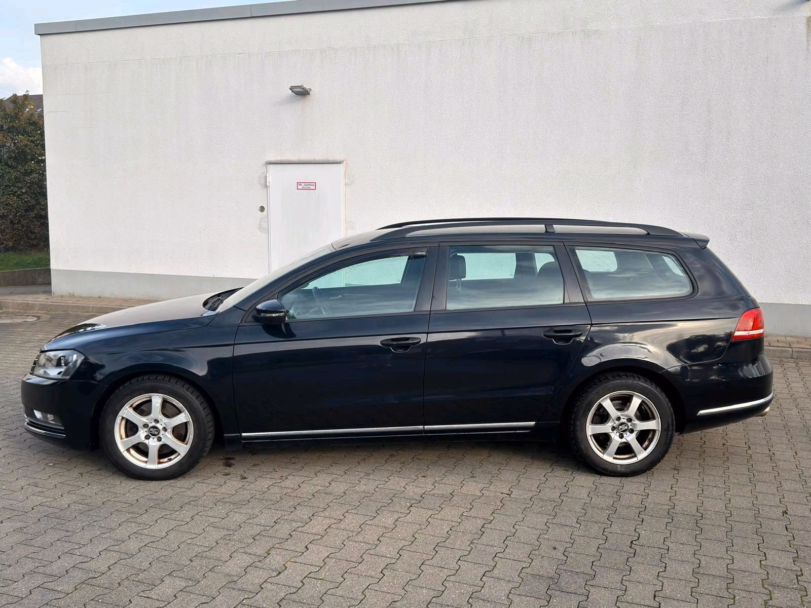 Volkswagen Passat 2012 — engine 160 HP (118kW)