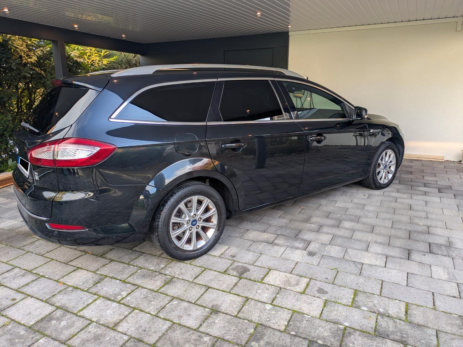 Ford Mondeo 2012 — interior