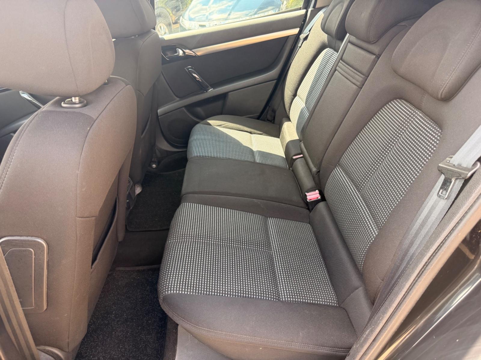 Peugeot 407 2010 — photo 11