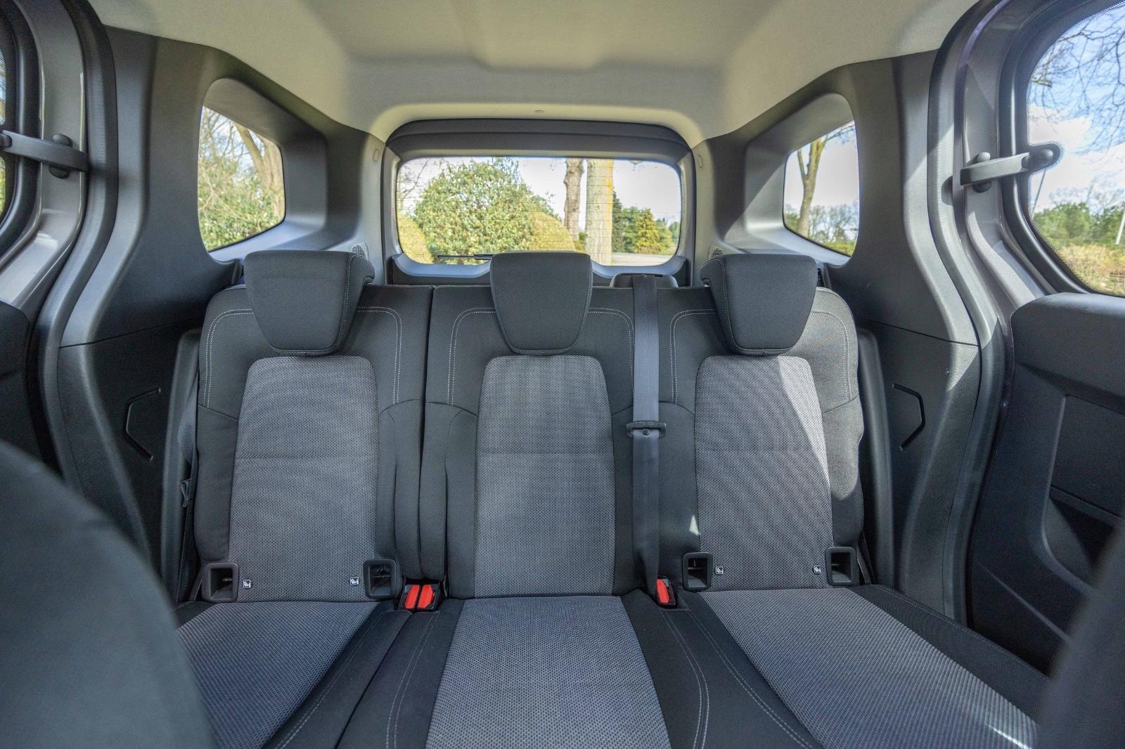 Mercedes-Benz T -Klasse 180/KAM/LED/MBUX/TOTW./SPUR/AUTOM.