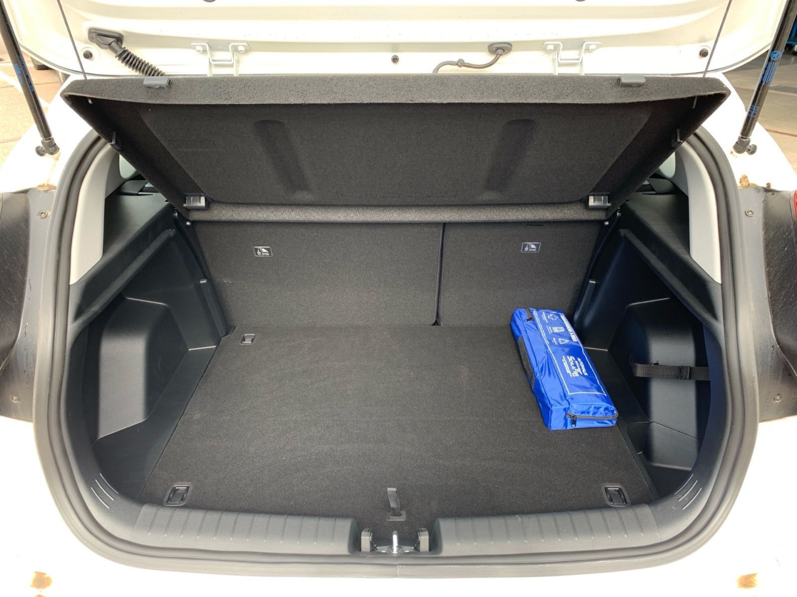 Fahrzeugabbildung Hyundai BAYON 1.0 T-GDI Trend Navi LED Allwetter