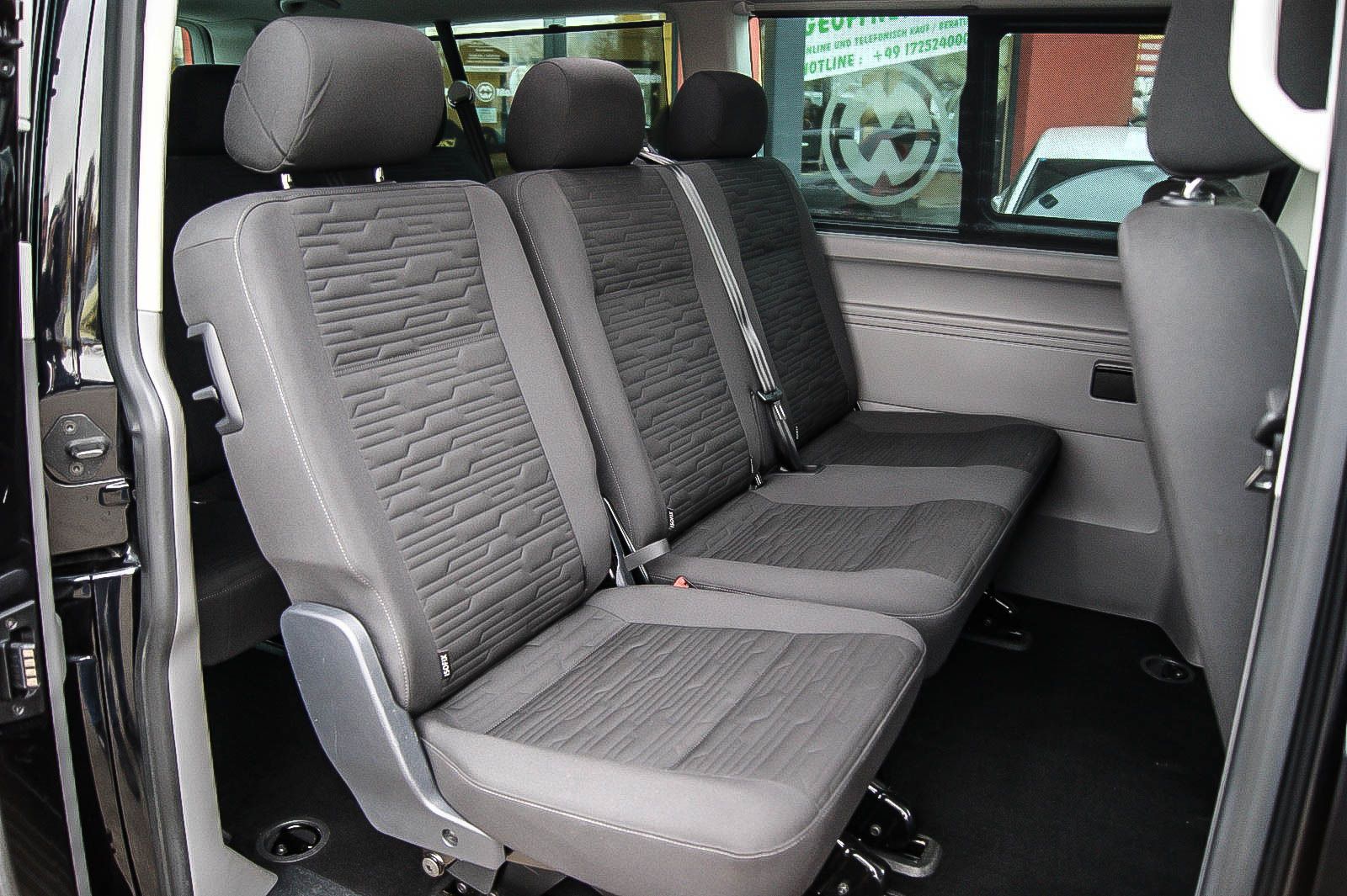 Fahrzeugabbildung Volkswagen T6.1 Caravelle lang 20TDI DSG 8-Sitze NAVI SIHZG