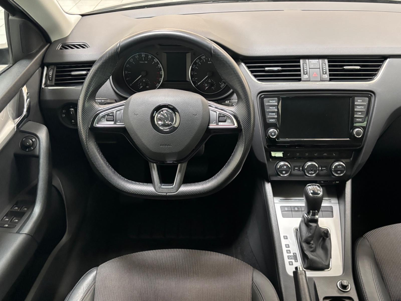 Skoda Octavia 2.0 TDI,Automatik,Scheckheft,Teilleder