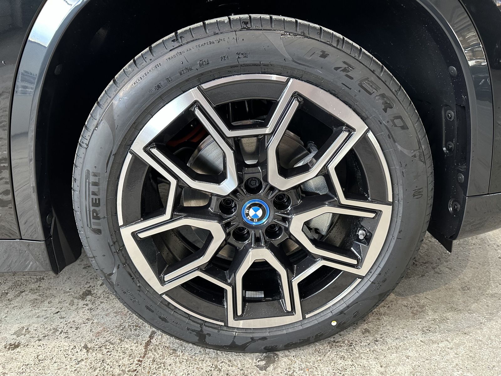Fahrzeugabbildung BMW iX1 eDrive20 xLine, Anhängerkupplung, Flexible F