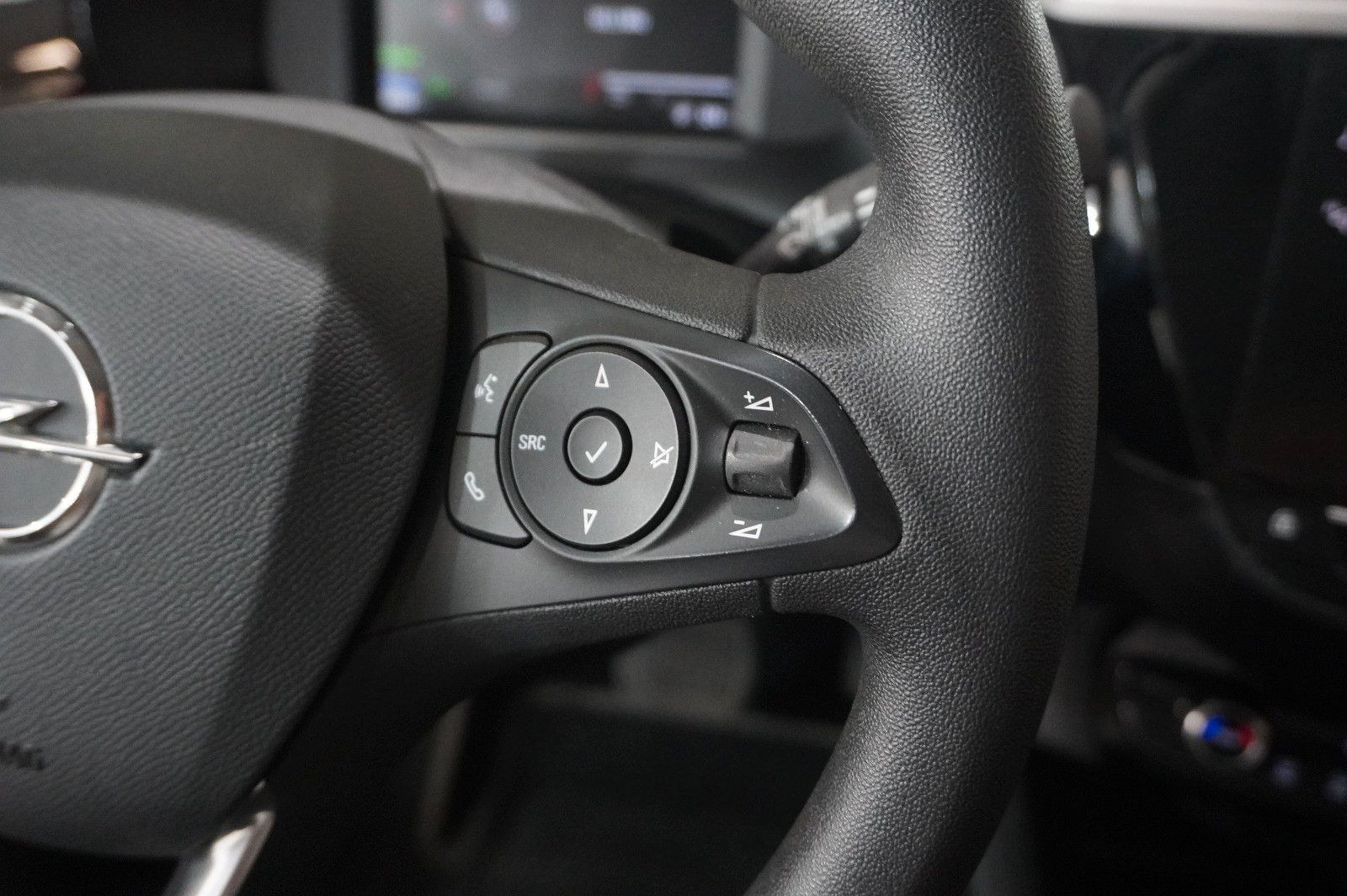 Fahrzeugabbildung Opel Corsa-e F EDITION 7KW NAVI/VIRT/TEMP/DAB/WÄRMEP.