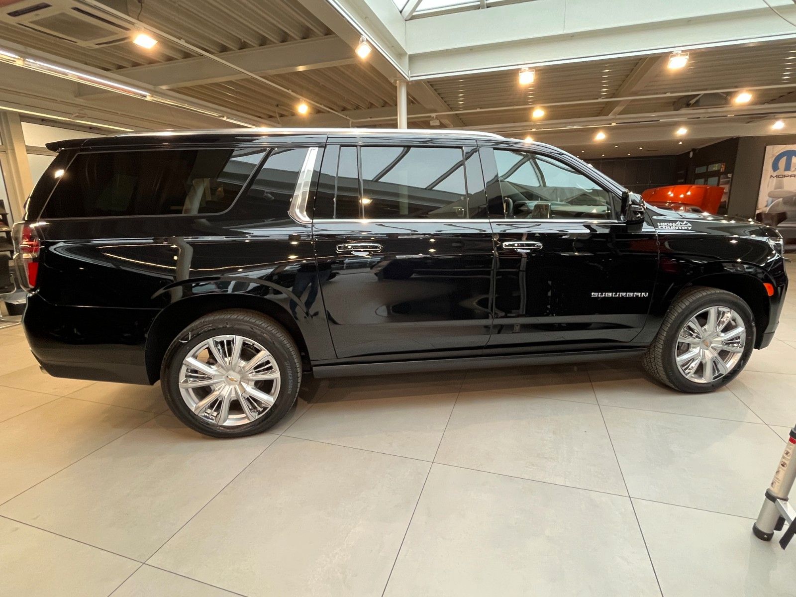 Fahrzeugabbildung Chevrolet Suburban High Country 6.2 *AHK*Pano*360°