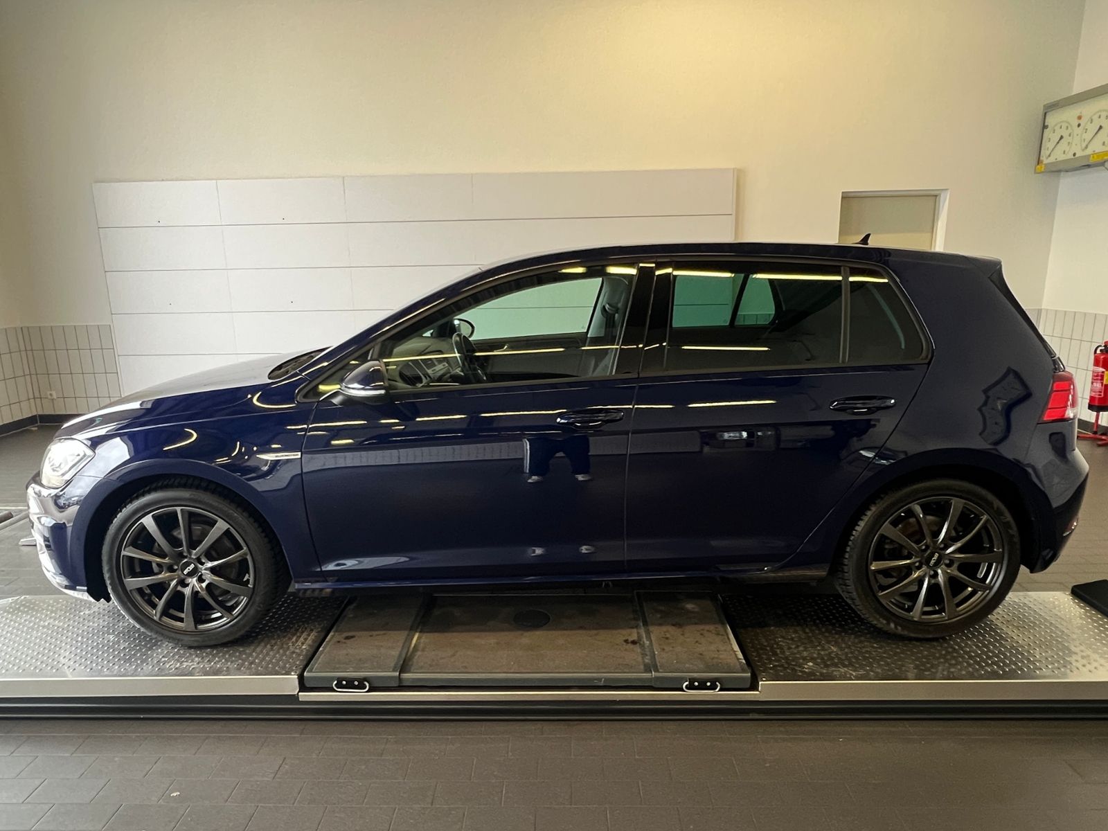 Fahrzeugabbildung Volkswagen Golf VII Comfortline 1.5 TSI ACT *Standhzg.,LED,