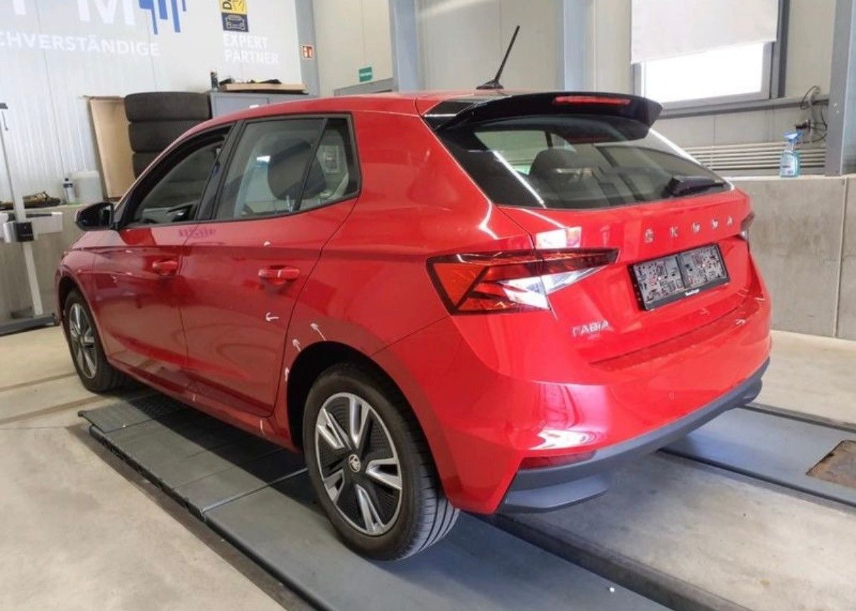 Fahrzeugabbildung SKODA Fabia Active/ unfallfrei